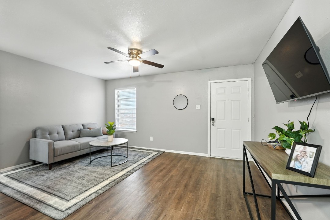 Eureka village · Unit 221 1/1