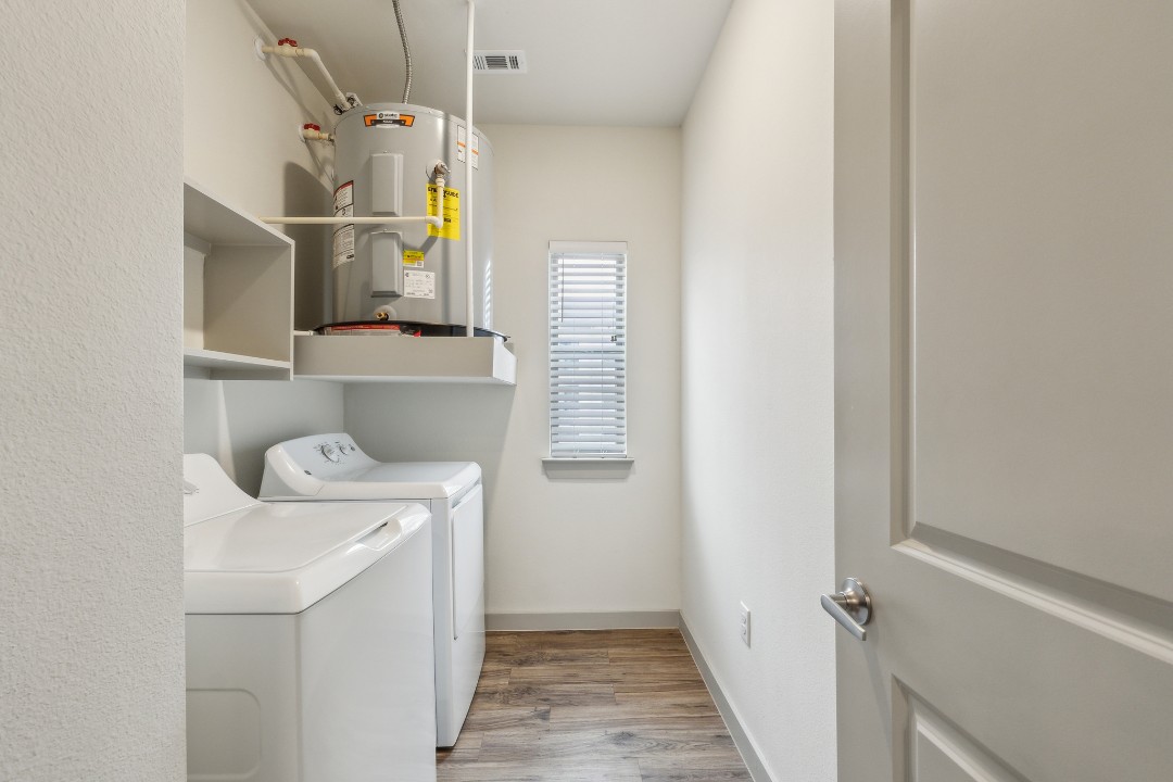 Chisholm Trace · Unit 827 2/2