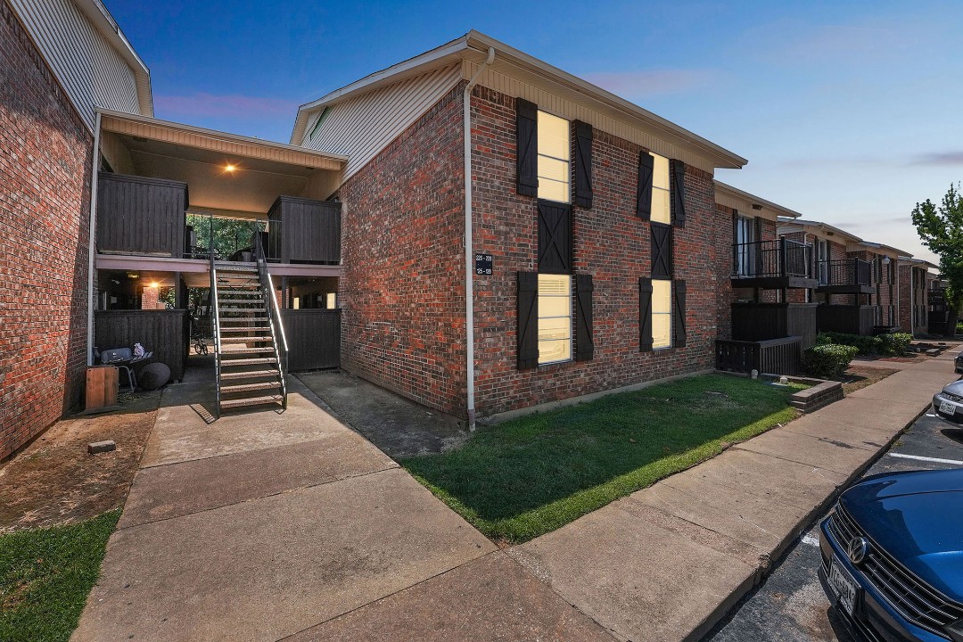 Eureka village · Unit 248 2/1