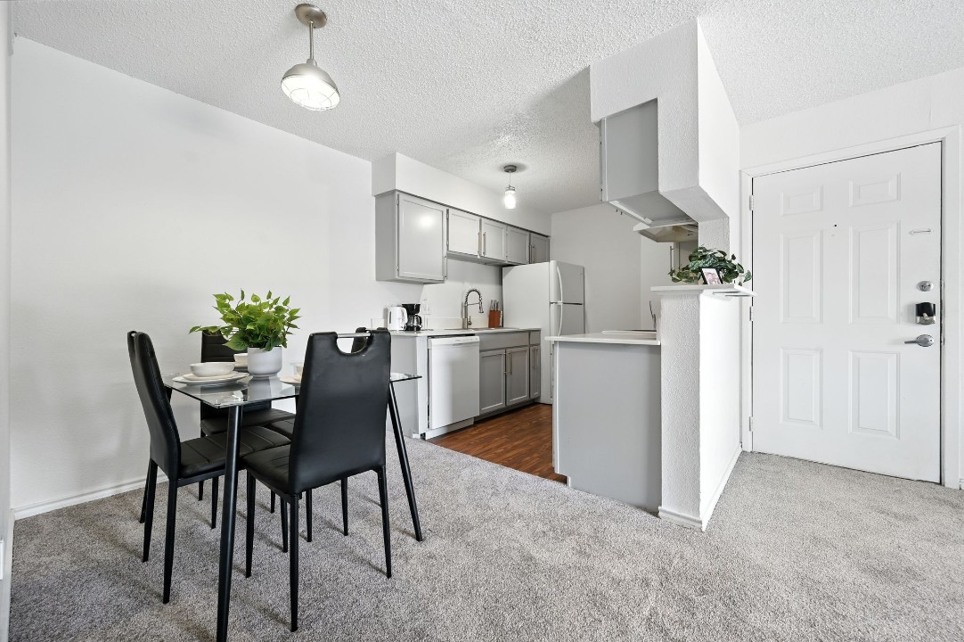 Mueller Flats · Unit 614 1/1