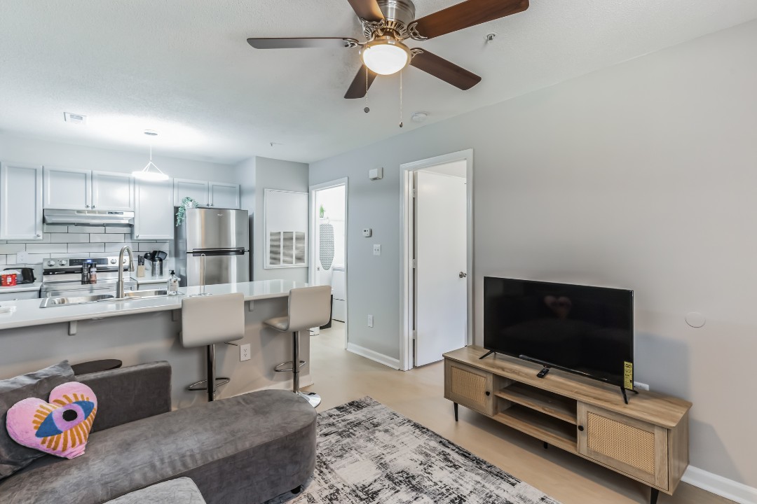 Carlson Bay, 965-301, · Unit 1/1
