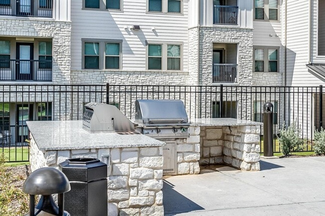 Chisholm Trace · Unit 1035 1/1
