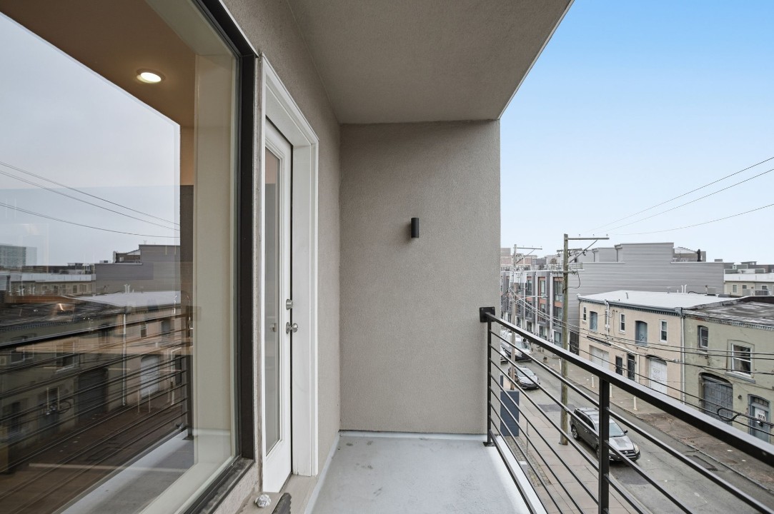 Fairmount Square 1528-3F · Unit 1/1
