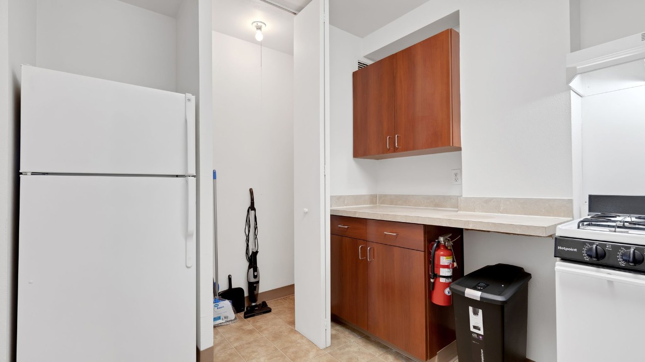 Pa Place 1203, 1br