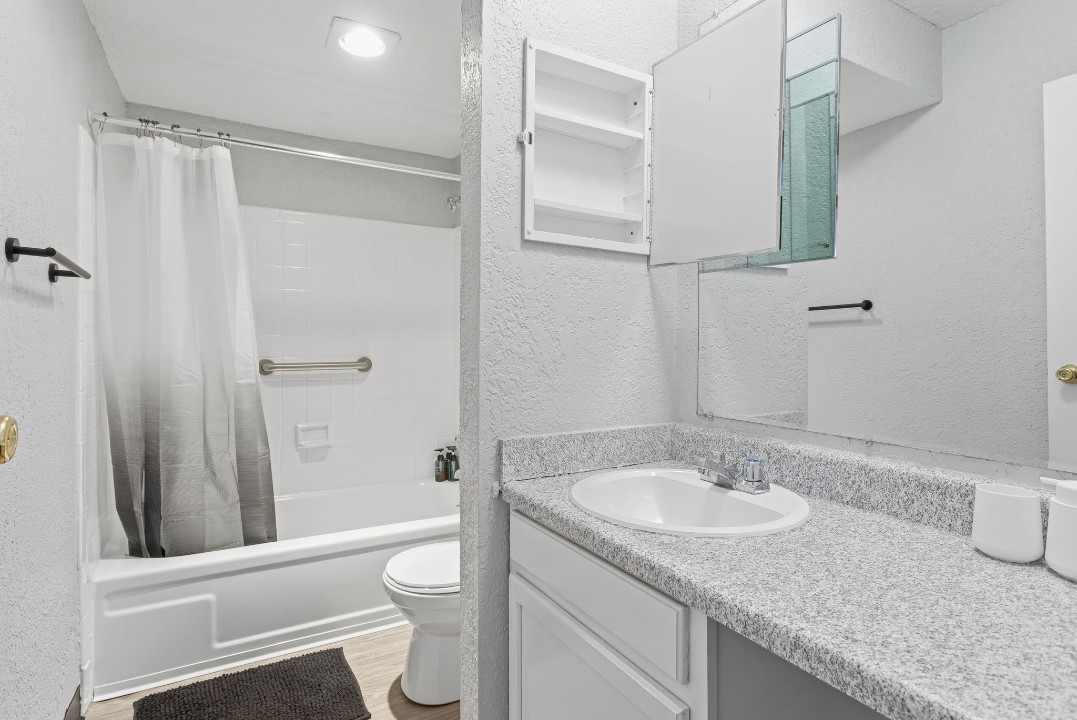 Hillcrest 8336A · Unit 2/1