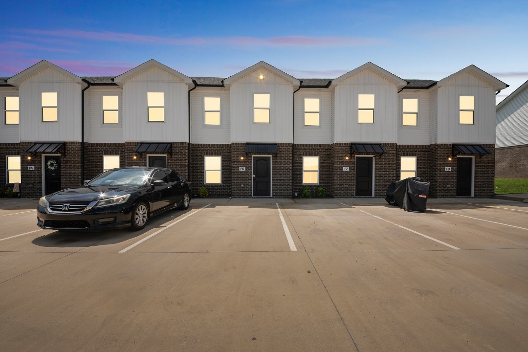 Arte Luxury townhomes F6 2/2.5