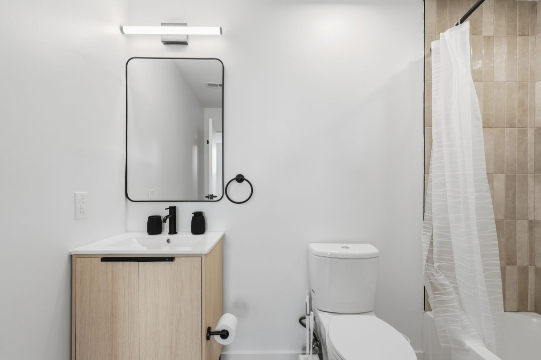 Carriage House C307 · Unit 1/1