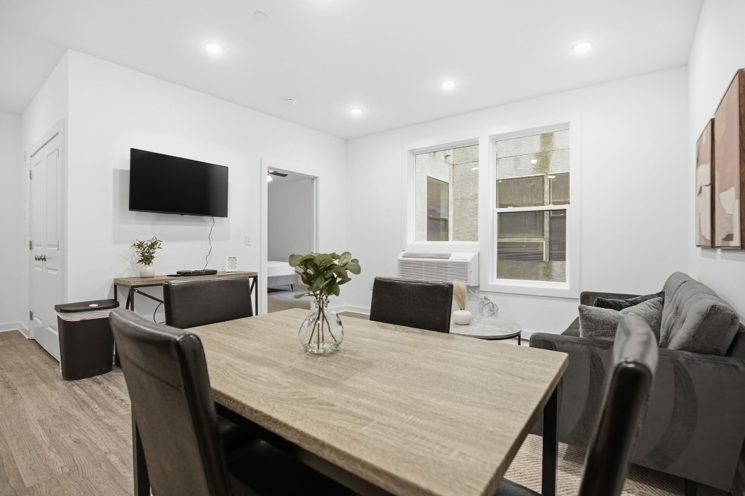 Fairmount Square 1528- 2G · Unit 1/1