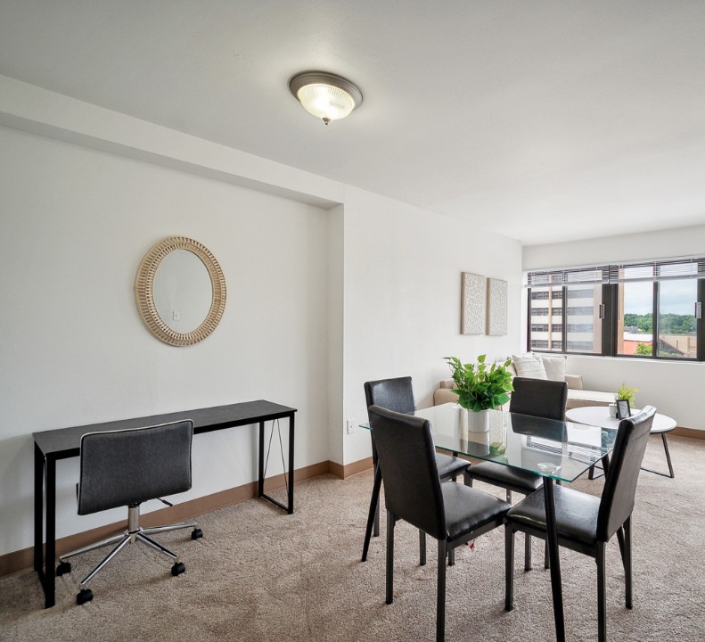 Pa Place 501, 2br