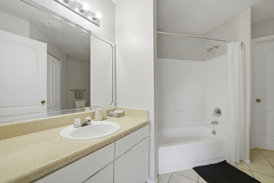 Avenue · Unit at Winter Springs 27-307 2/2