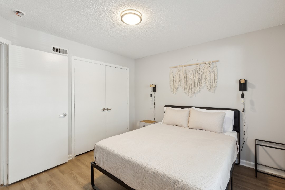Carlson Bay, 3504-103, · Unit 2/2