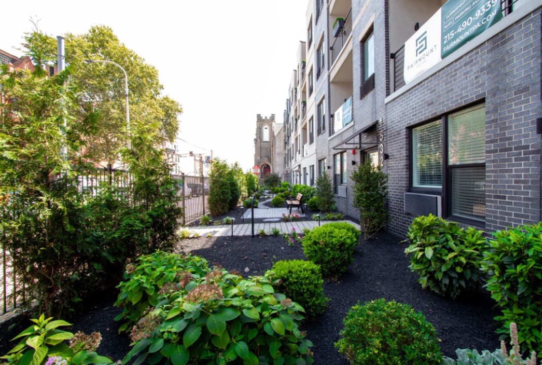 Fairmount Square 1528- 2A · Unit 1/1