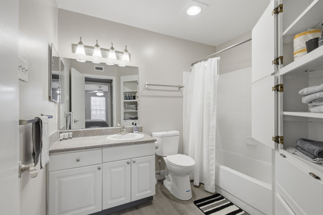 Lincoln Green · Unit 2718 1/1