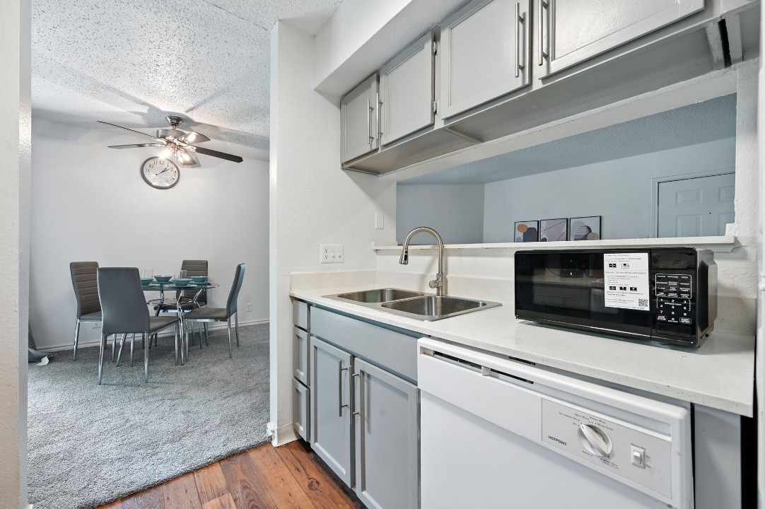 Mueller Flats · Unit 212 2/2