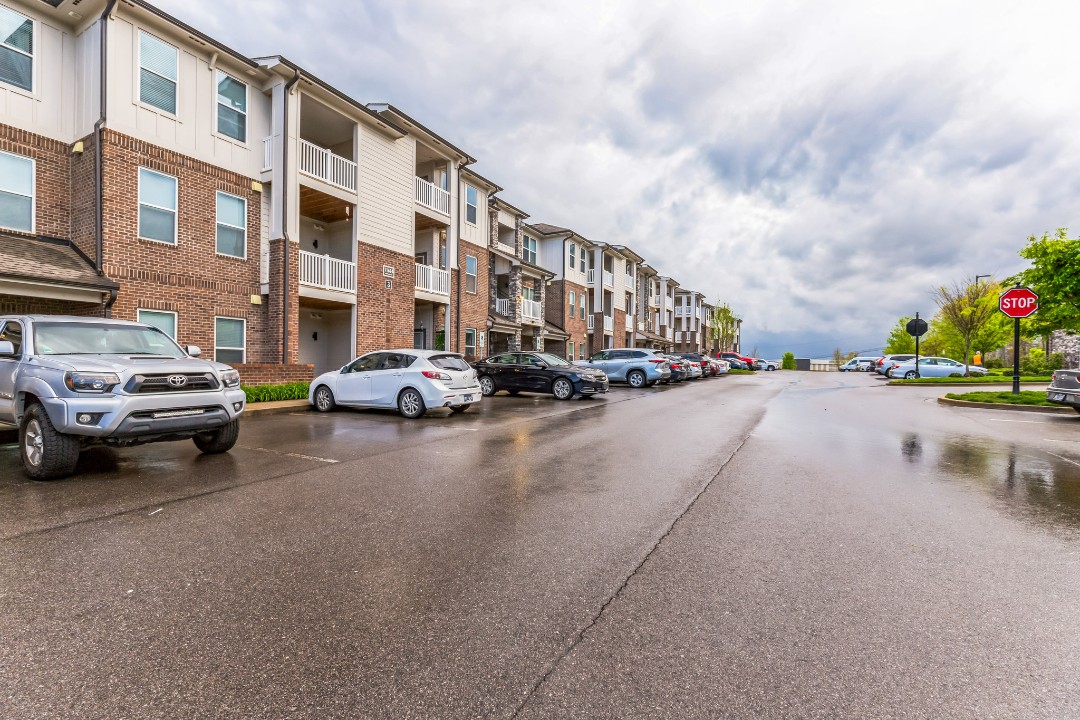 Overlook at Farragut 6301, · Unit 2/2