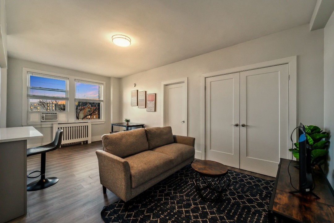 Fairfax Apartments · Unit 725 1/1