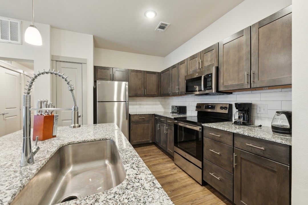 Chisholm Trace · Unit 422 2/2