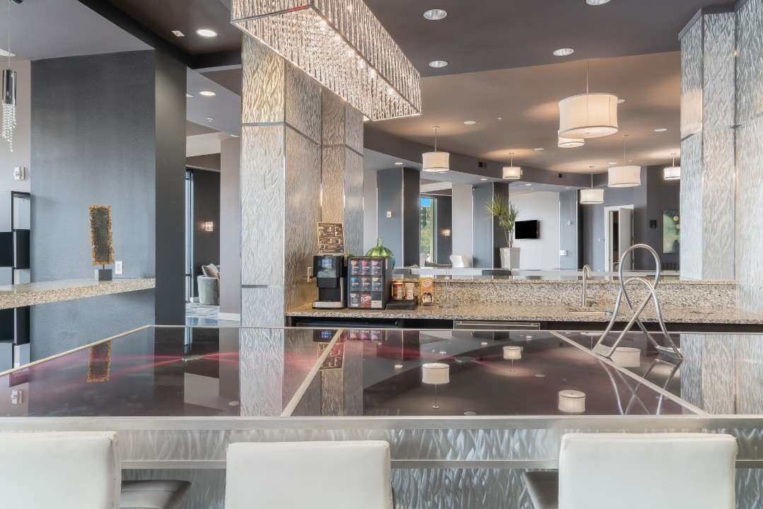 Park West 223, 1br