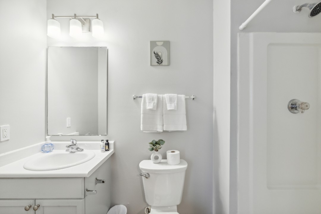 Carlson Bay, 3504-102, · Unit 2/2