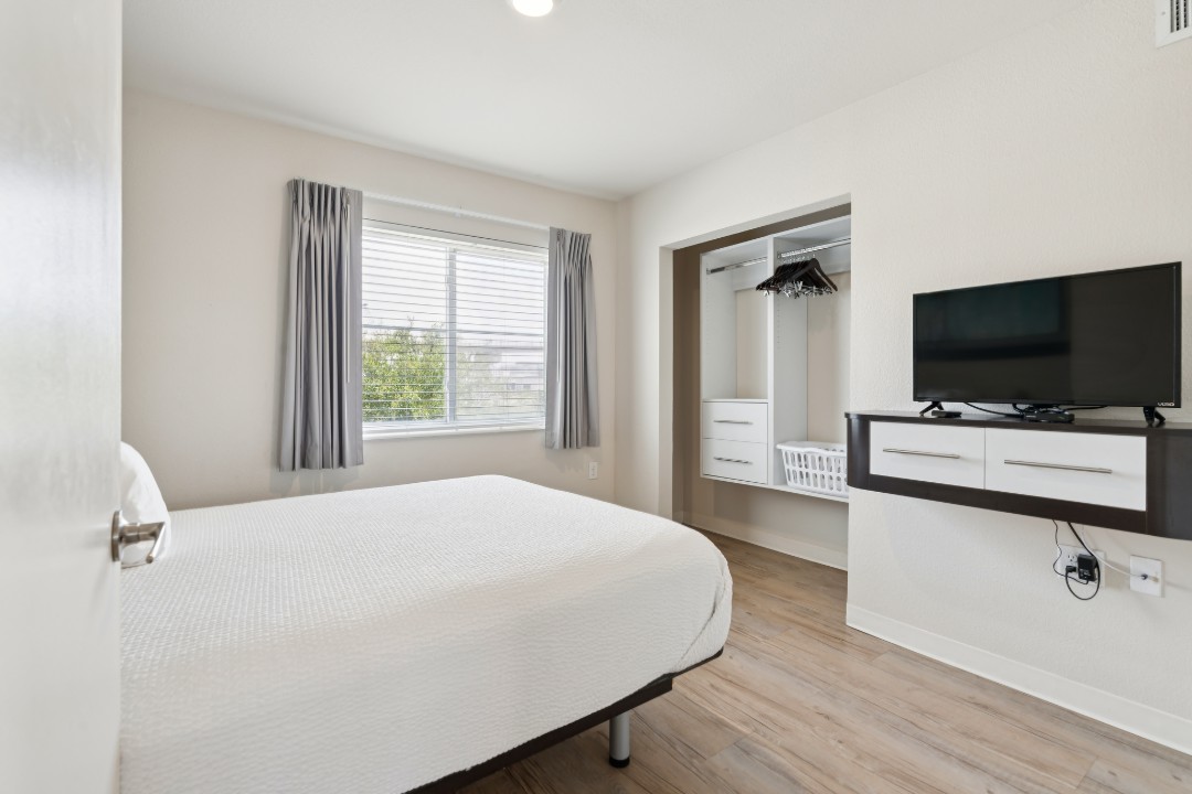 Simplicity At the Rim · Unit 1202  3/2