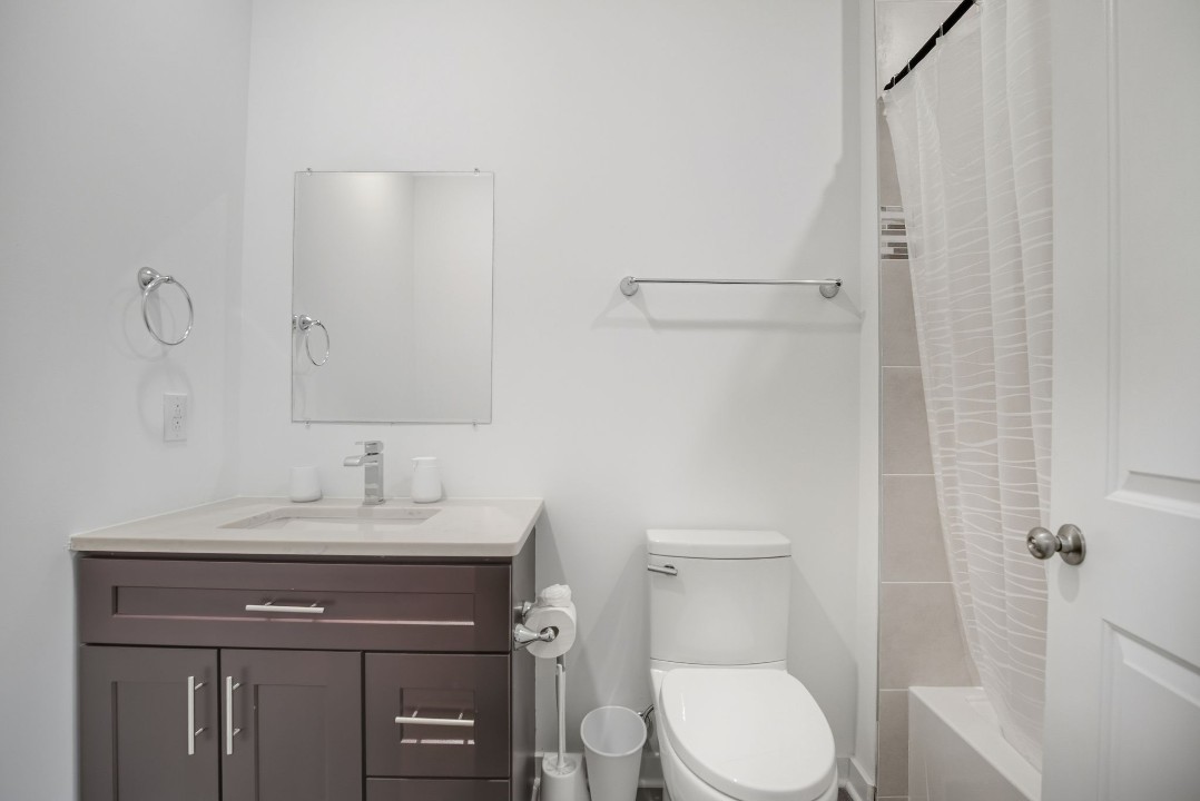 Fairmount Square 1528-3G · Unit 1/1