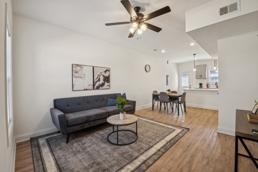 Arte Luxury townhomes F6 2/2.5