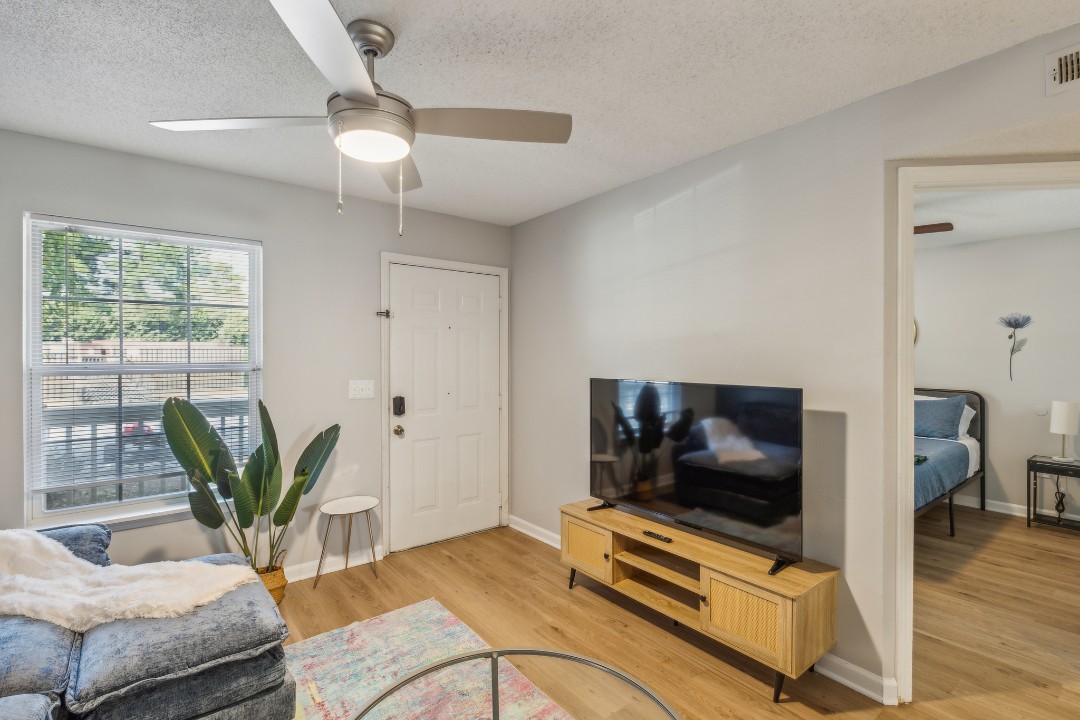 Carlson Bay, 3504-102, · Unit 2/2