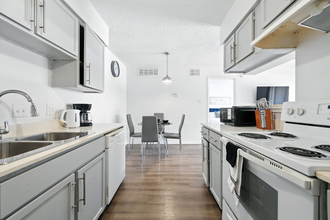 Mueller Flats · Unit 329 1/1