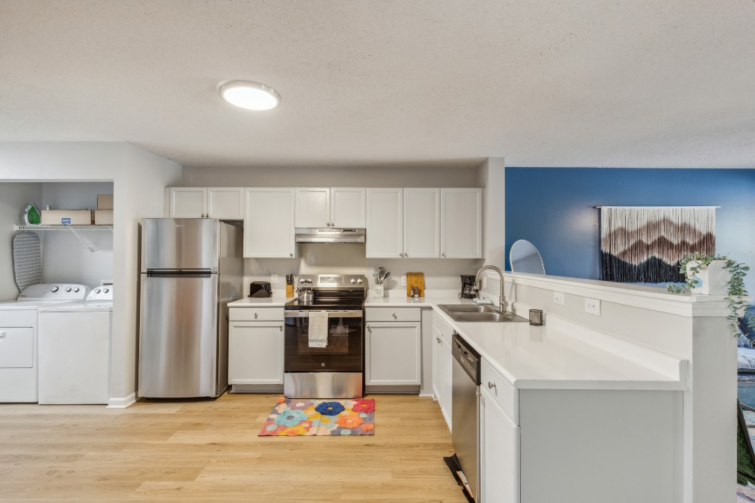 Carlson Bay, 3504-102, · Unit 2/2
