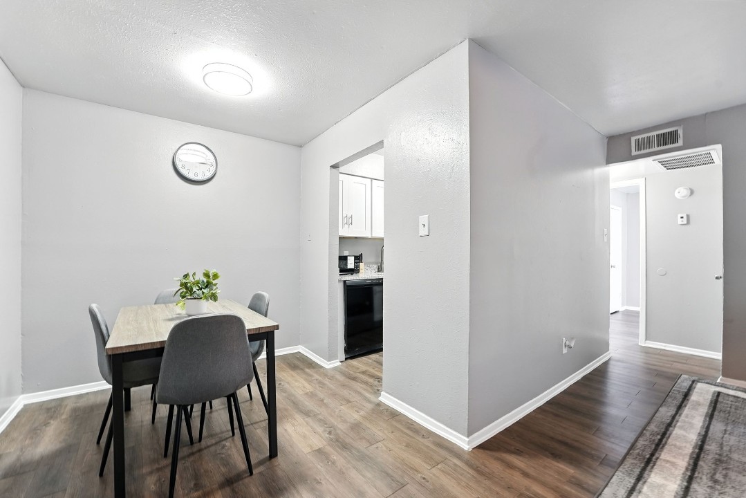 Eureka village · Unit 221 1/1