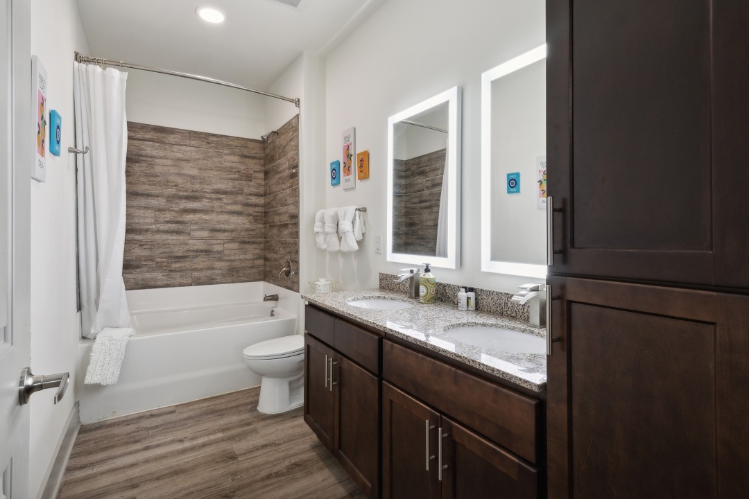 Overlook at Farragut 5001, 1BD/1BA