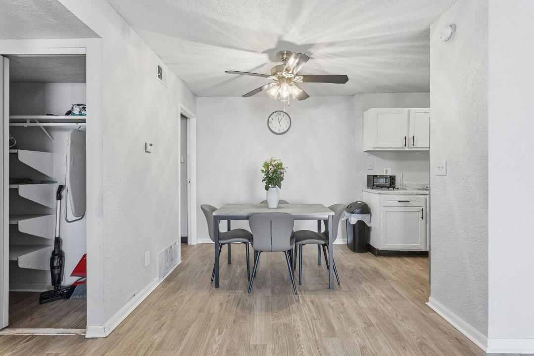 Hillcrest 8306C · Unit 1/1