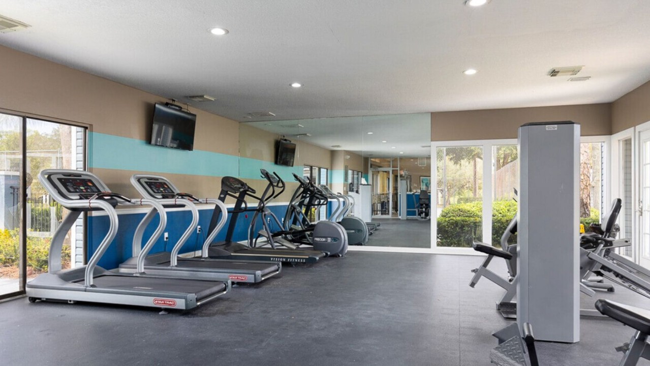 Avenue · Unit at Winter Springs 27-307 2/2