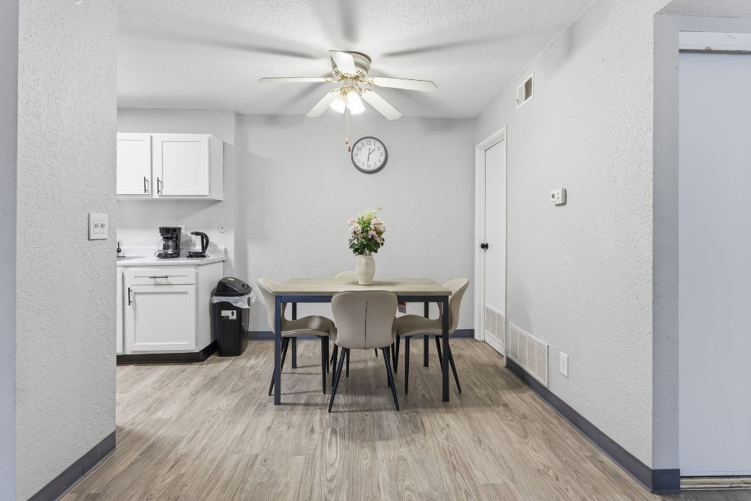 Hillcrest 8330F · Unit 1/1