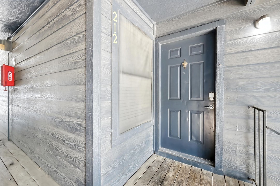 Mueller Flats · Unit 212 2/2