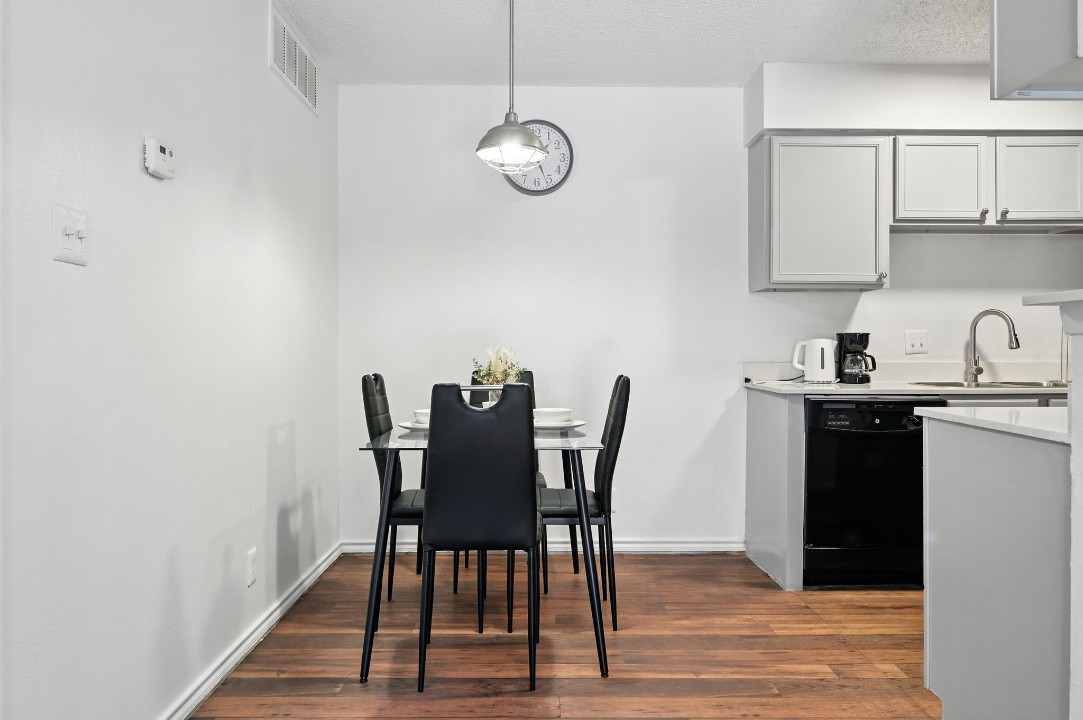 Mueller Flats · Unit 1508 1/1