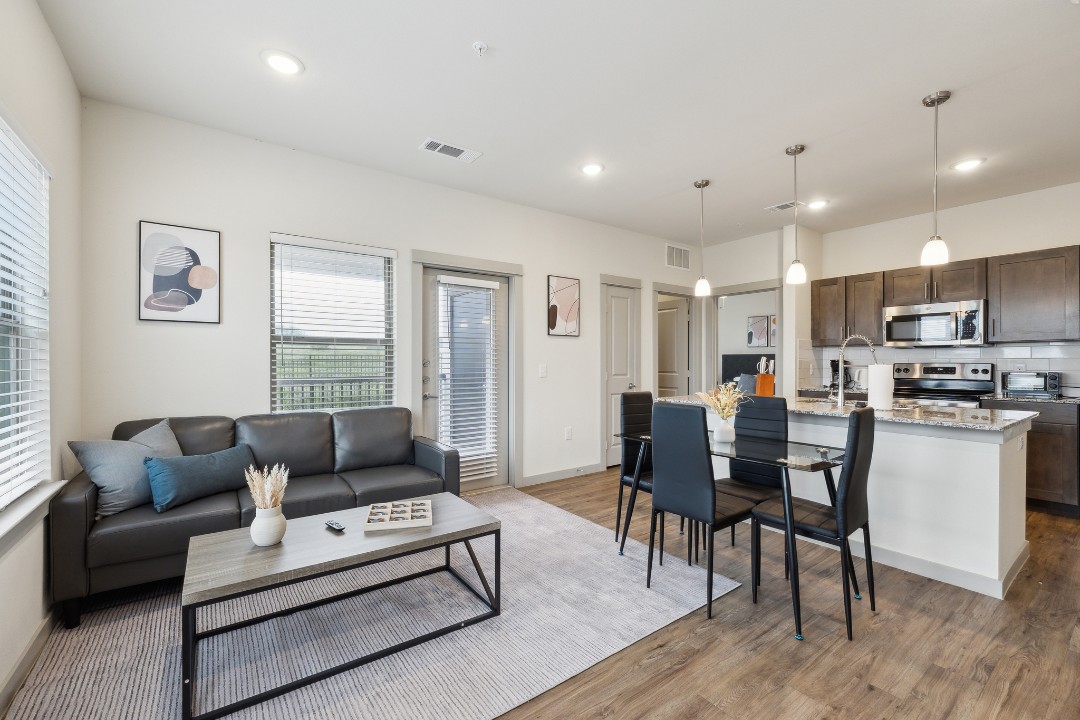 Chisholm Trace · Unit 222 2/2
