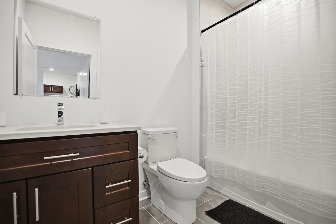 Fairmount Square 1528-3F · Unit 1/1