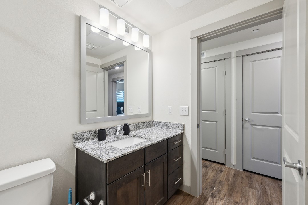 Chisholm Trace · Unit 422 2/2