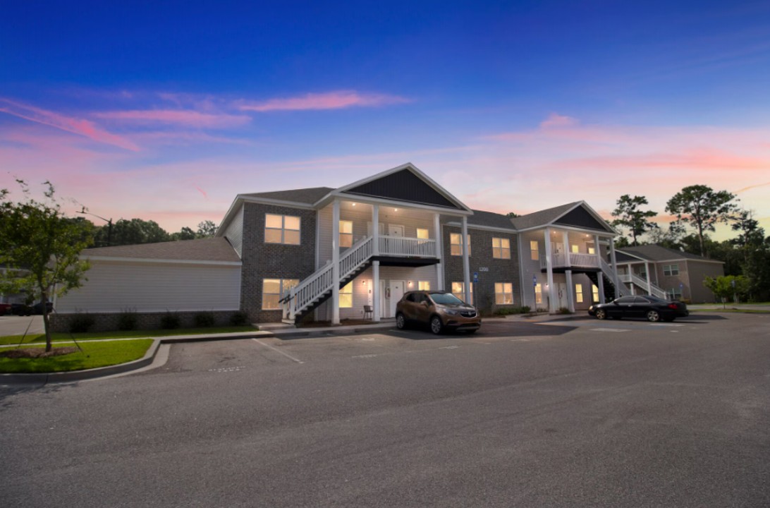 Hickory Grove · Unit 406 2/2