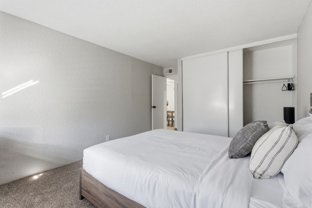 Hillcrest 8330F · Unit 1/1