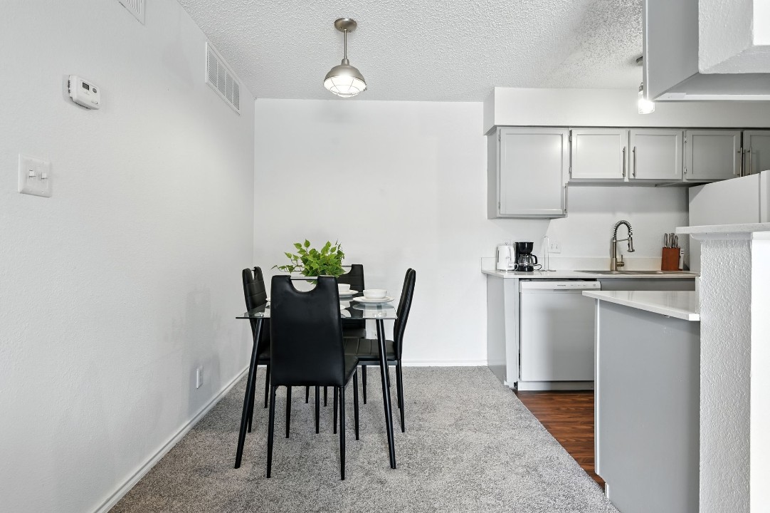Mueller Flats · Unit 614 1/1