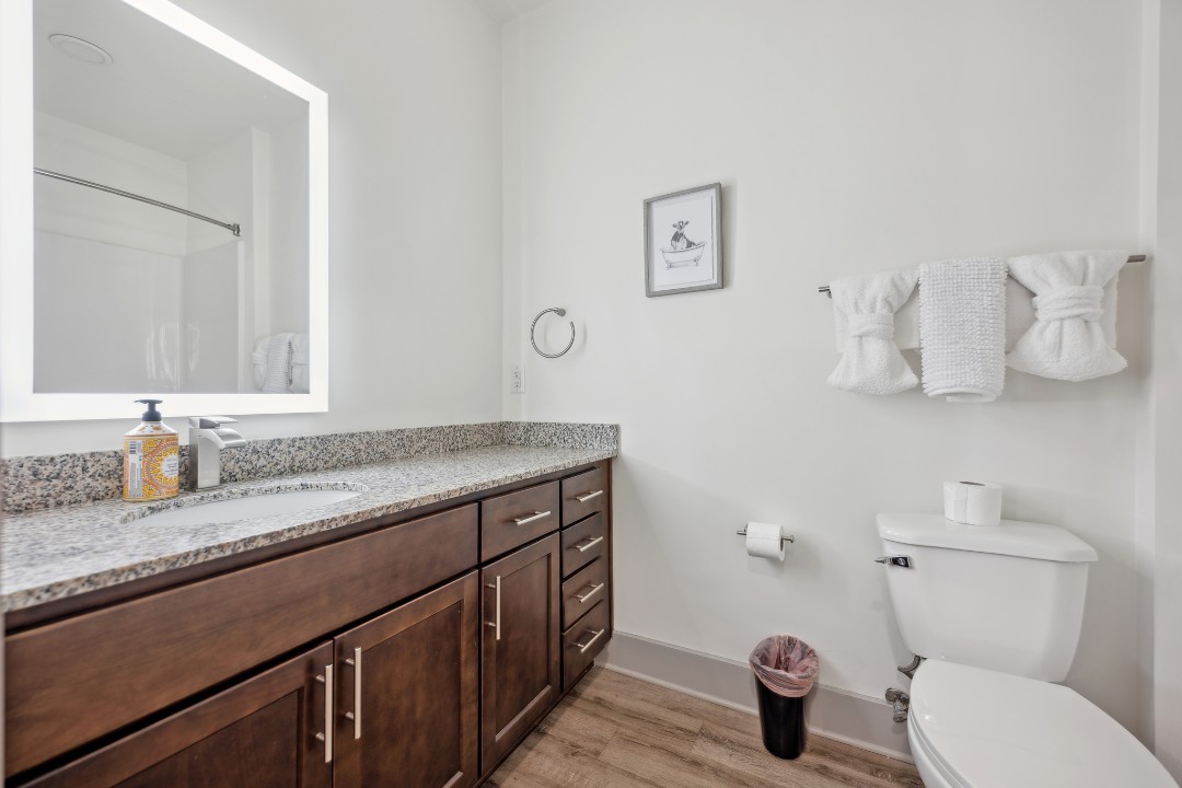 Overlook at Farragut 2205, · Unit 2/2