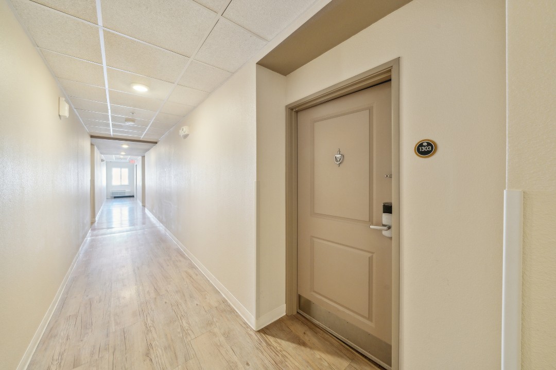 Simplicity At the Rim · Unit 1303  1/1