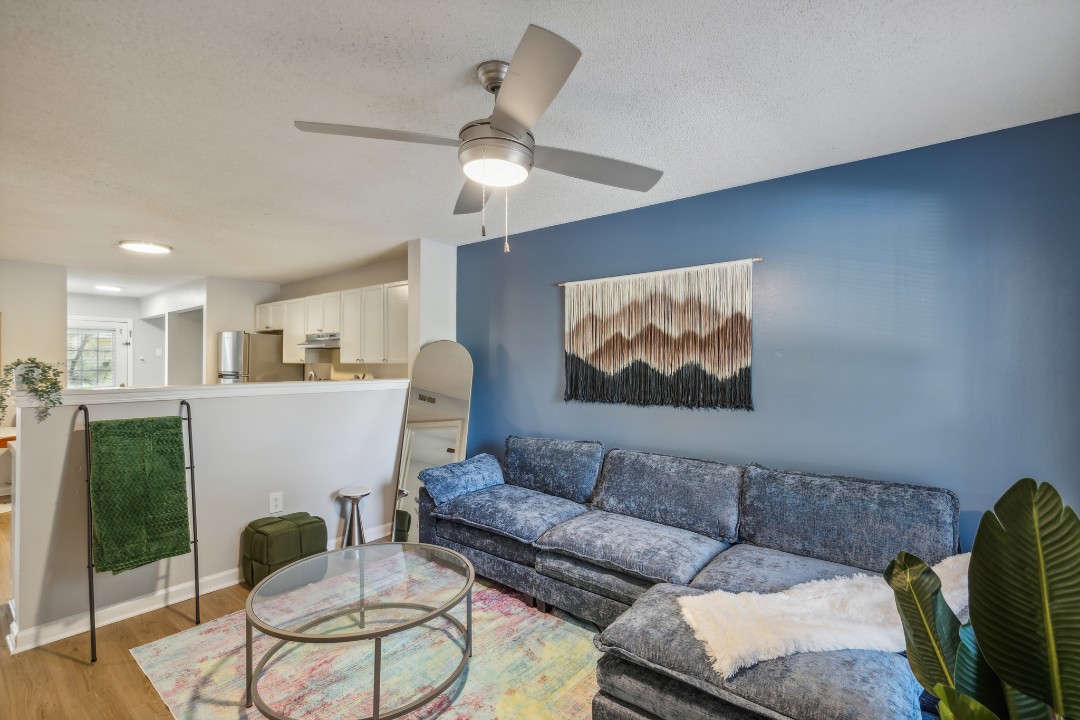 Carlson Bay, 3504-102, · Unit 2/2