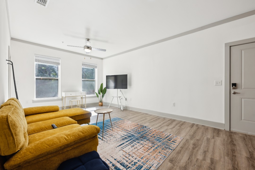 Overlook at Farragut 3001, 1BD/1BA