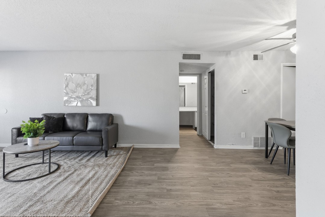 Hillcrest 8306C · Unit 1/1