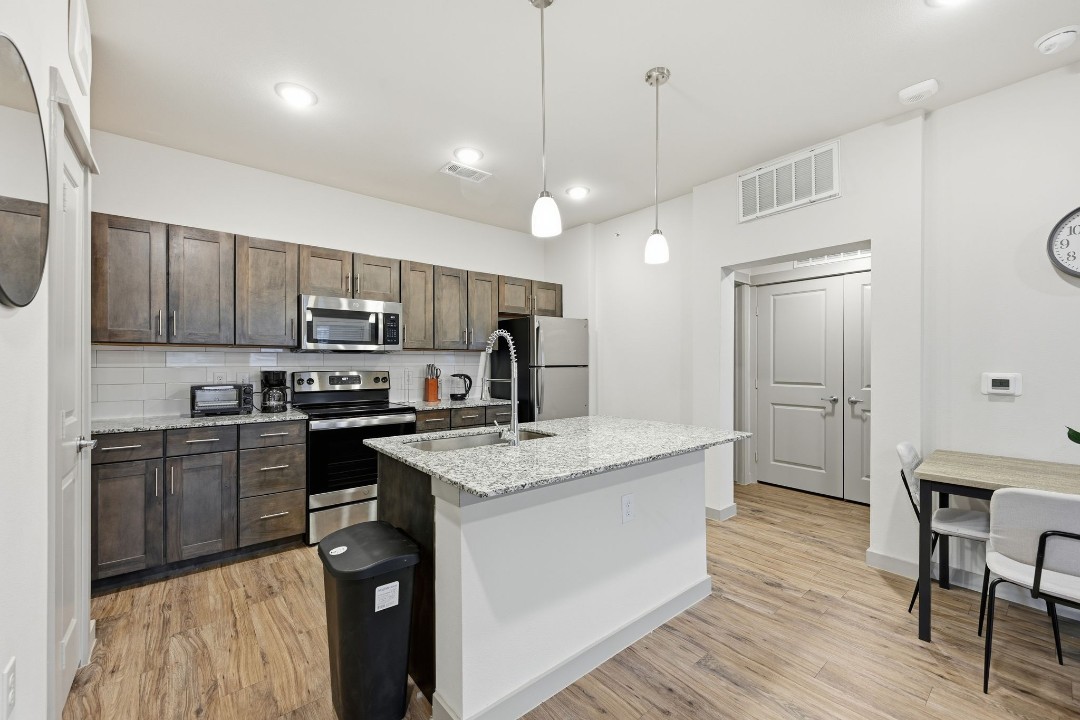 Chisholm Trace · Unit 1236 1/1