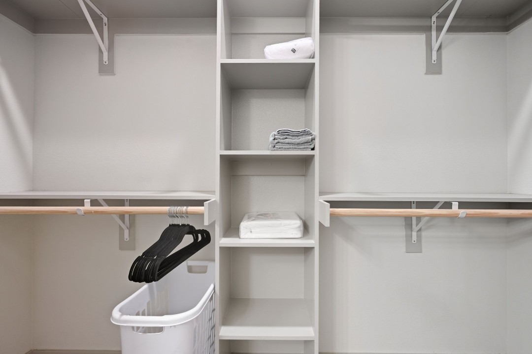 Chisholm Trace · Unit 232 2/2