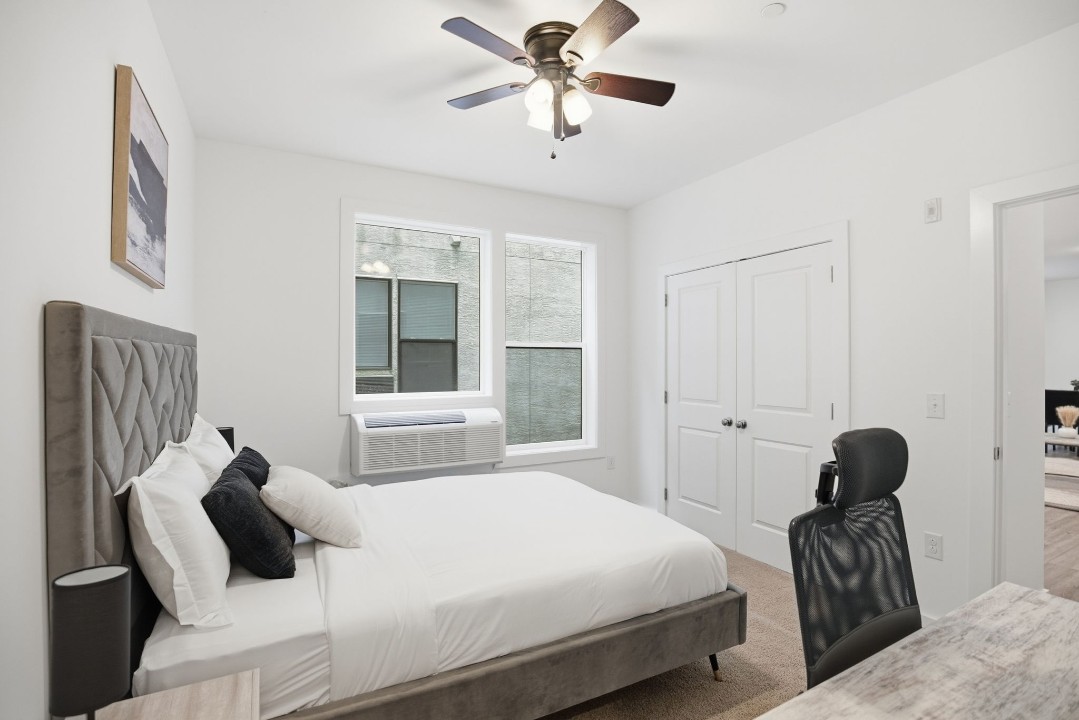 Fairmount Square 1528- 2H · Unit 1/1
